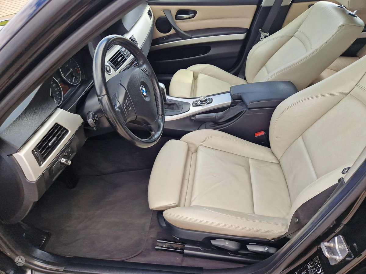 BMW 318 2011 — photo 12