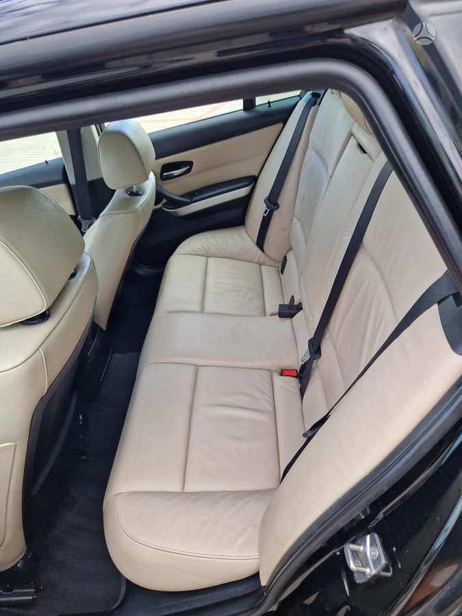 BMW 318 2011 — photo 13