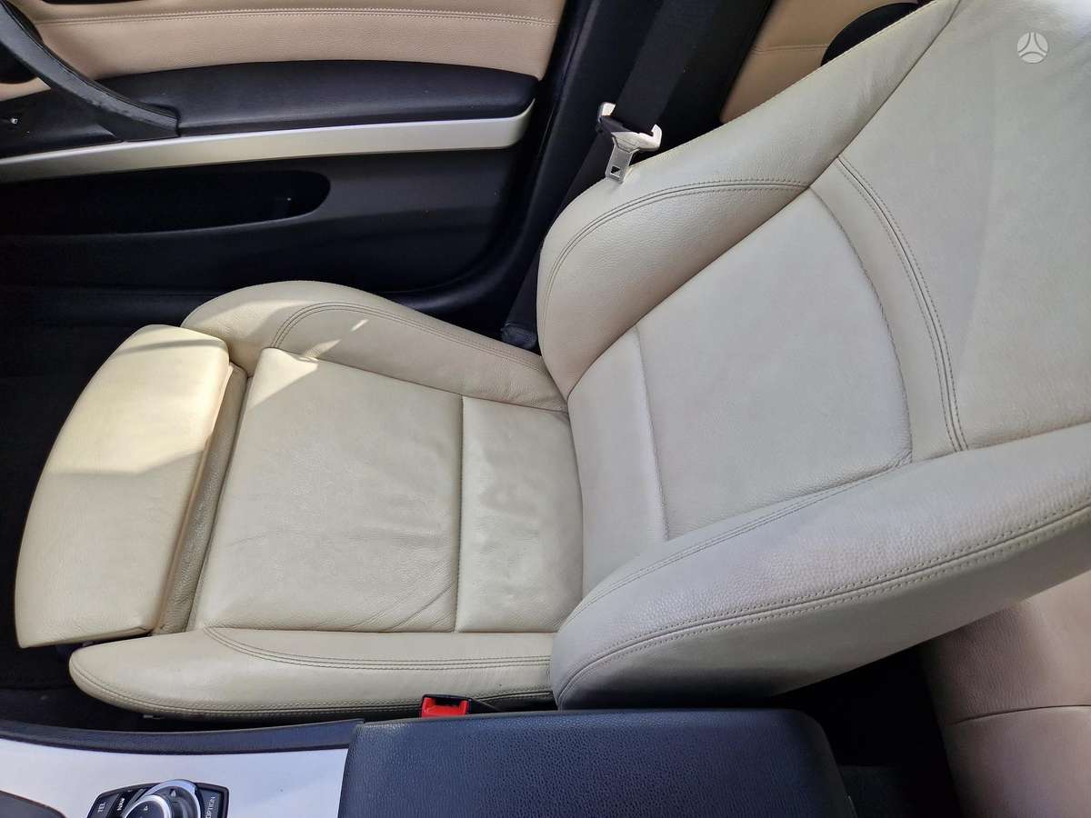 BMW 318 2011 — photo 14