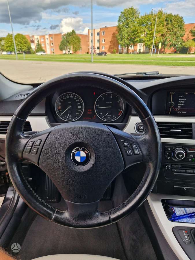 BMW 318 2011 — photo 15