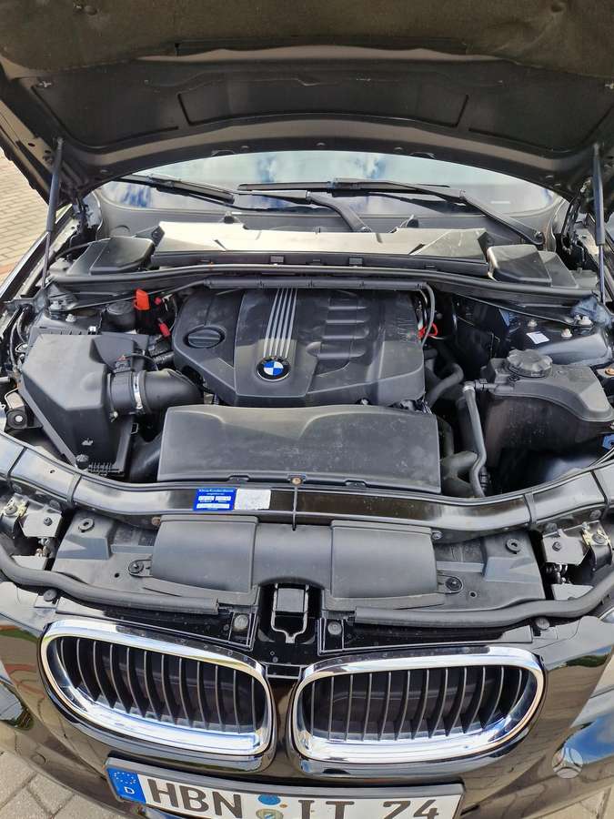 BMW 318 2011 — photo 19