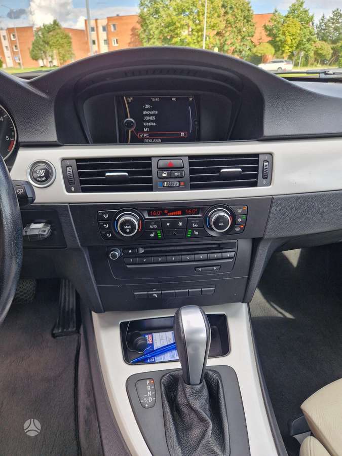 BMW 318 2011 — photo 20