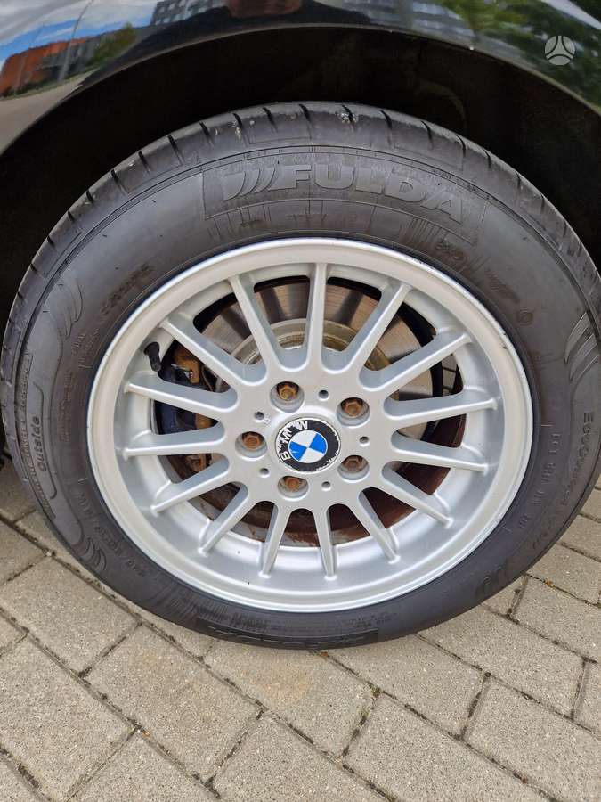 BMW 318 2011 — photo 22