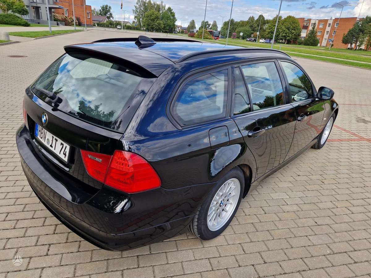 BMW 318 2011 — photo 5
