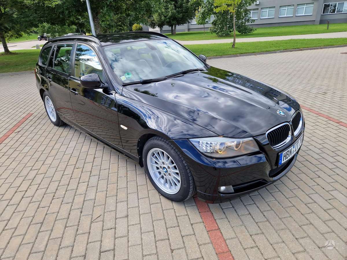 BMW 318 2011 — photo 9