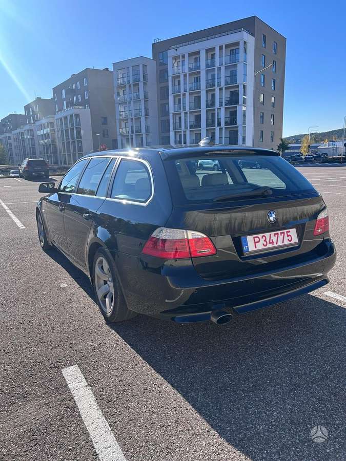 BMW 520 2008 — салон