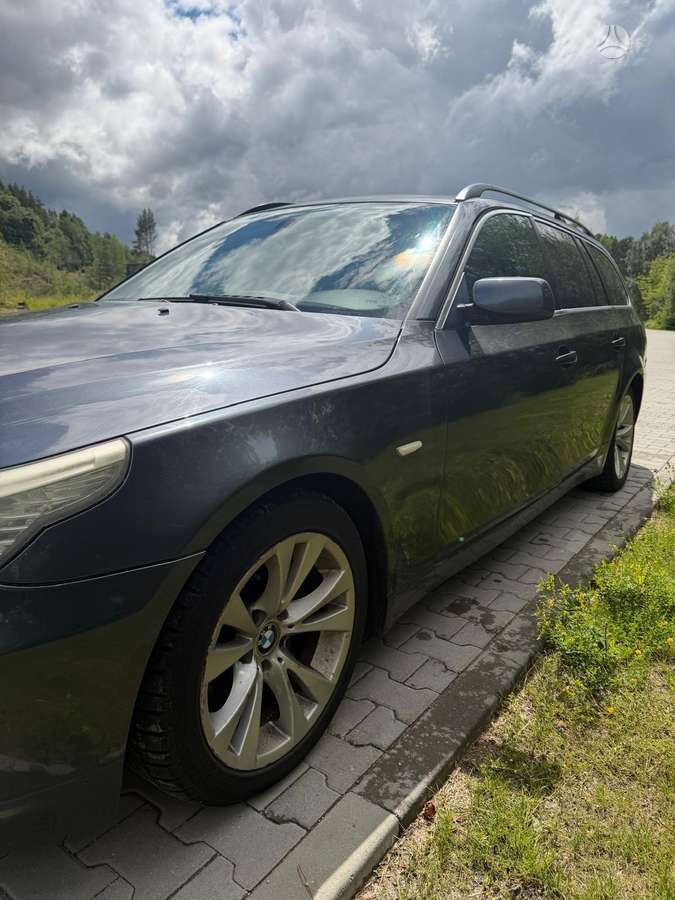 BMW 530 2008 — rear view