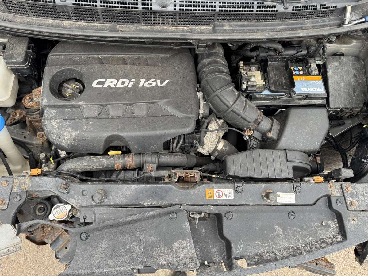 Kia Carens 2013 — photo 10
