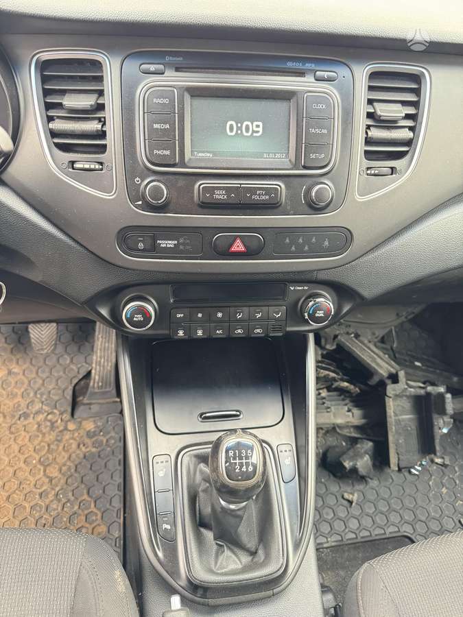 Kia Carens 2013 — photo 15