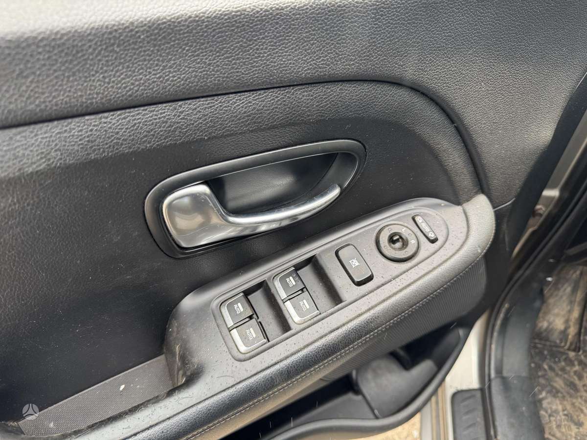 Kia Carens 2013 — photo 17