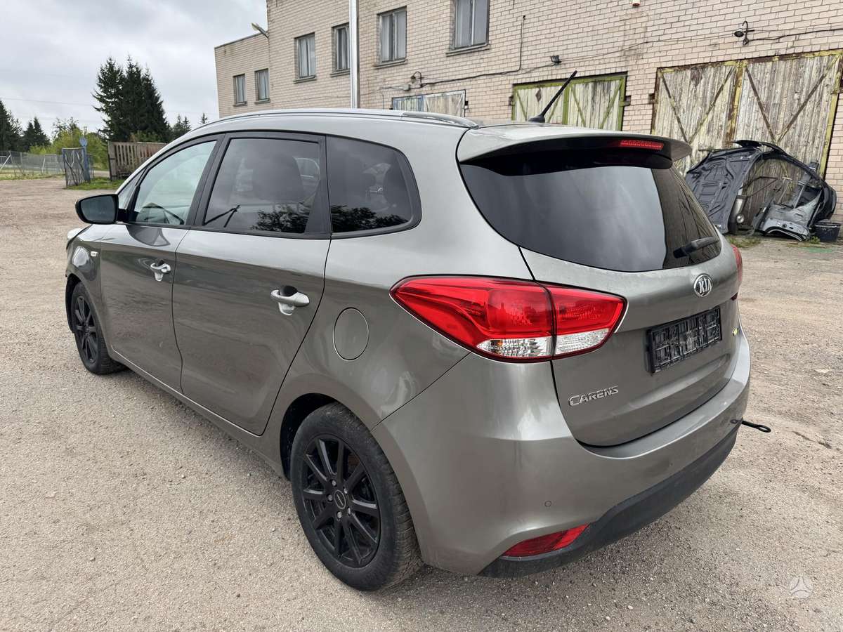 Kia Carens 2013 — interior