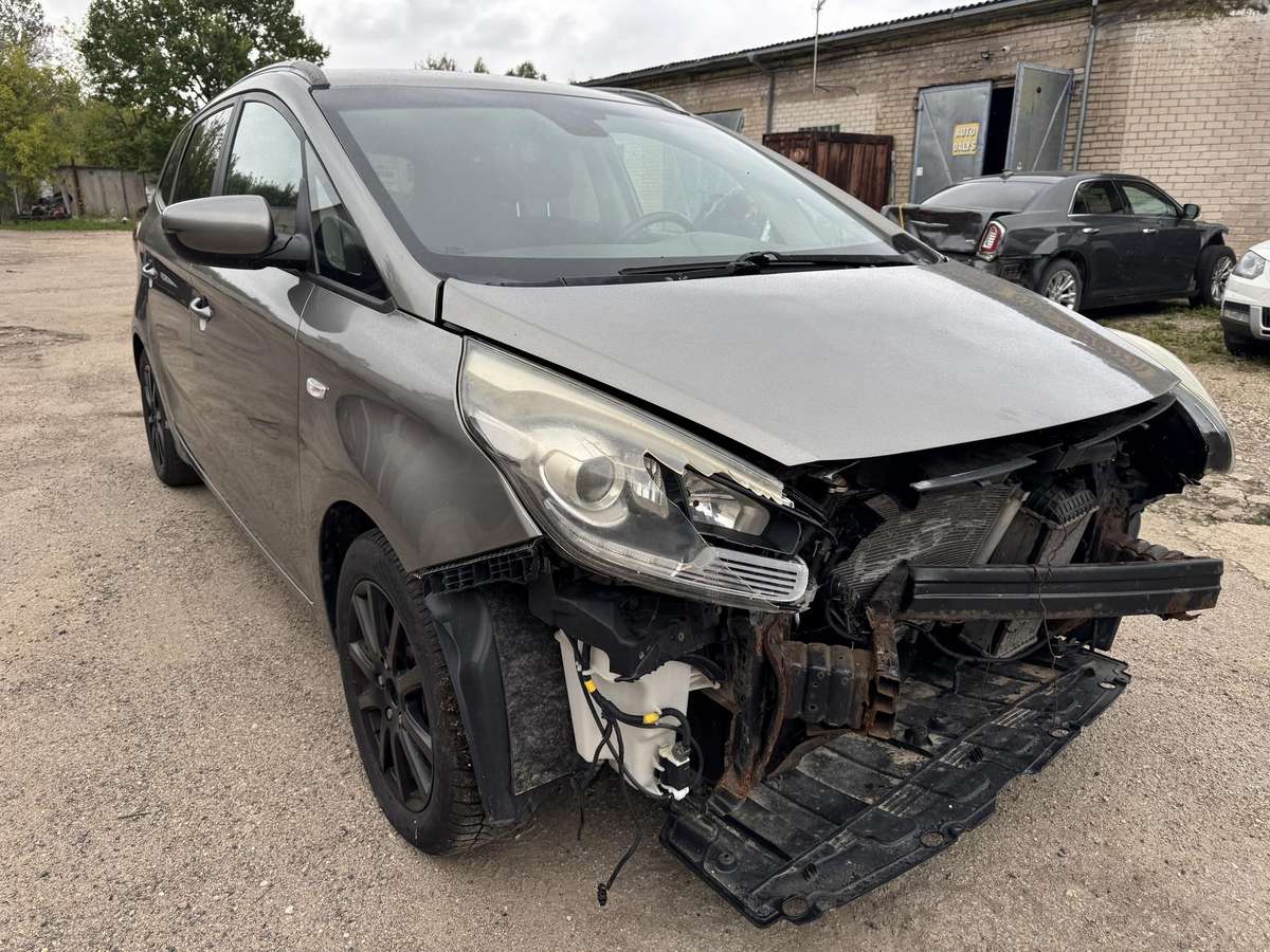 Kia Carens 2013 — photo 7