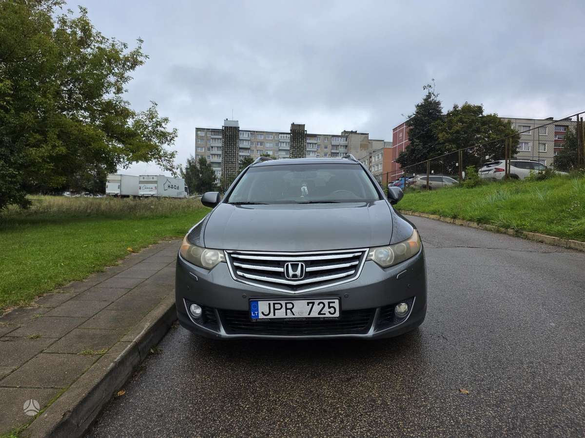Honda Accord 2010 — rear view