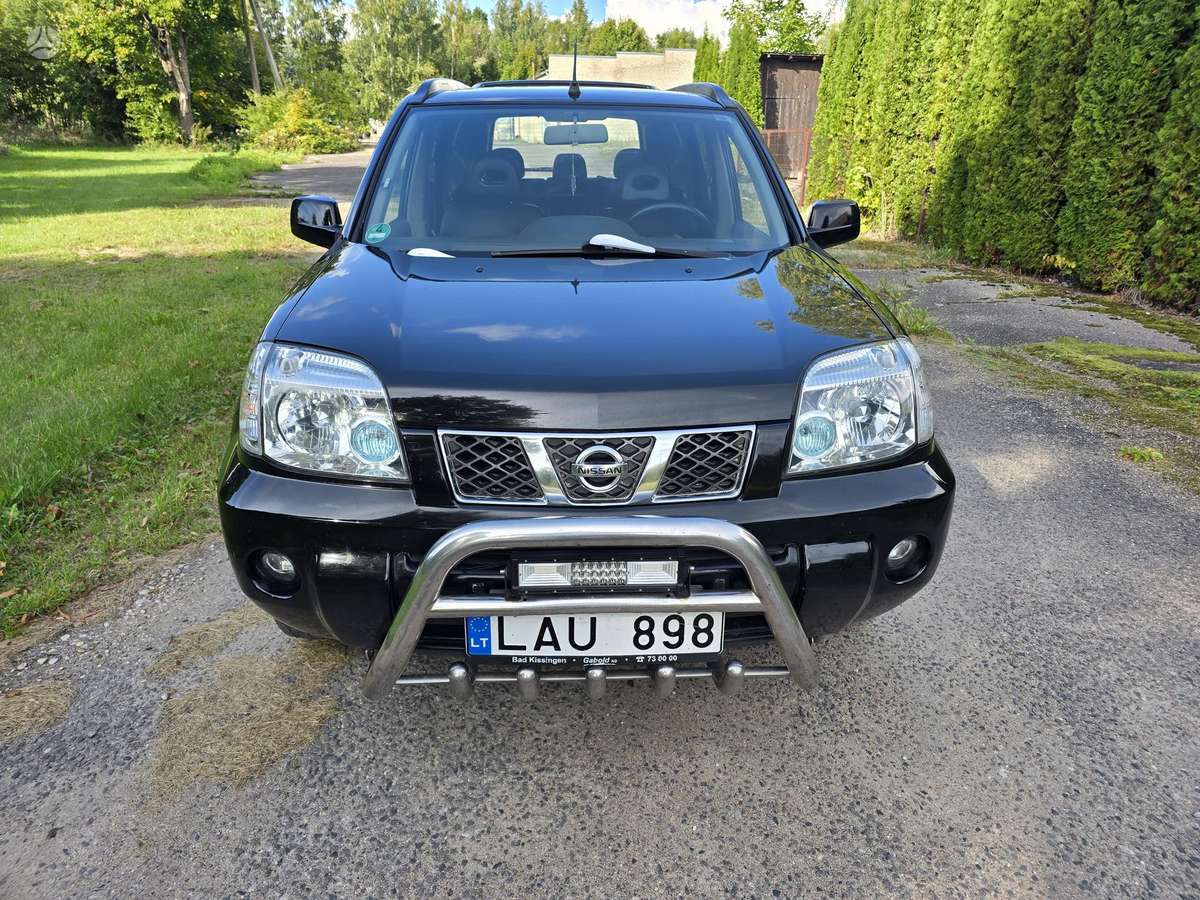 Nissan X-Trail 2006 — rear view