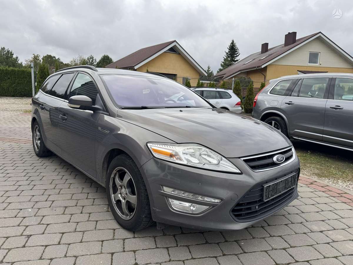 Ford Mondeo 2012 — вигляд ззаду