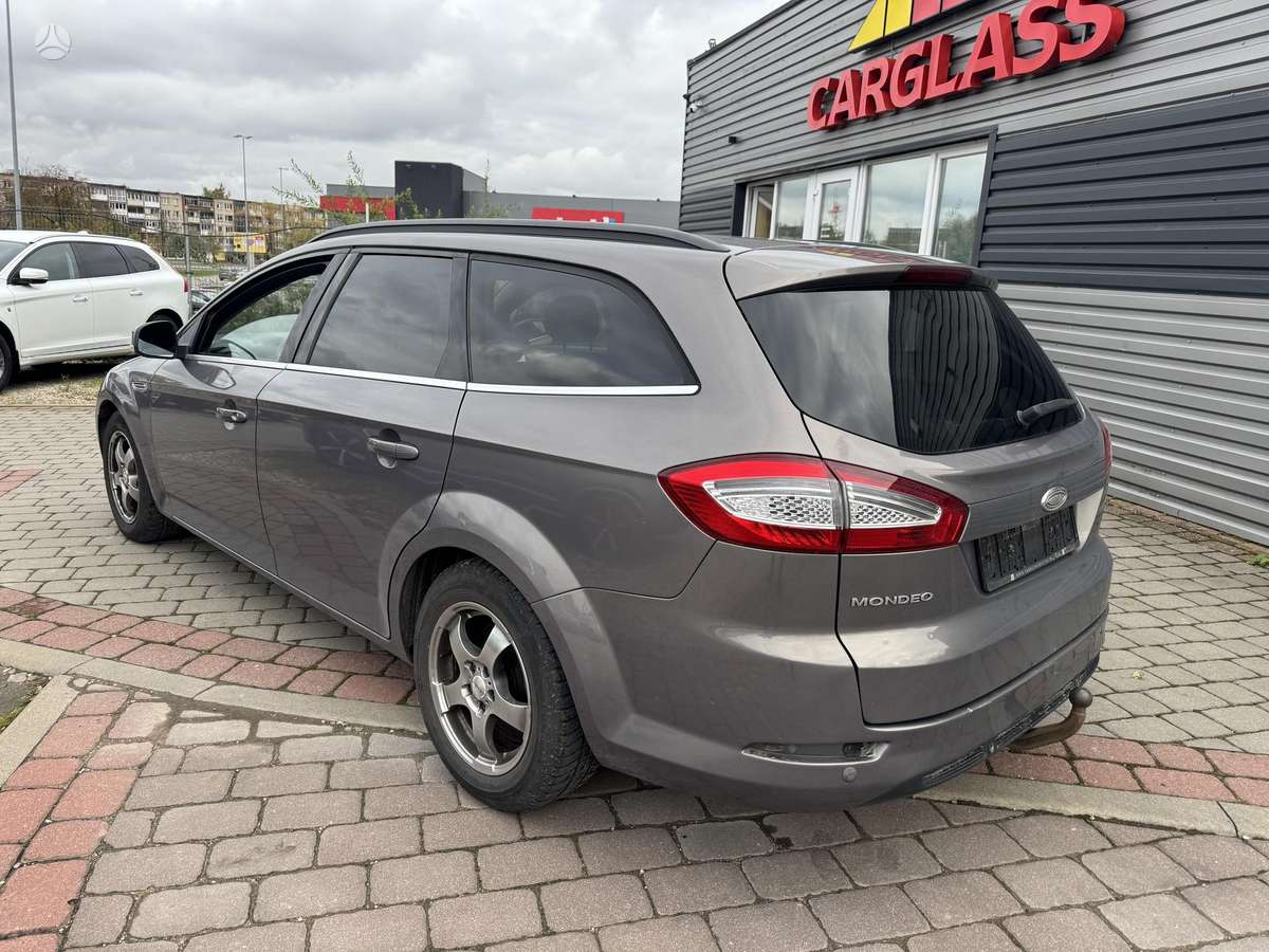 Ford Mondeo 2012 — салон