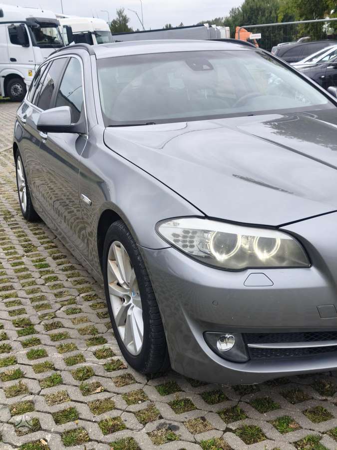 BMW 520 2010 — photo 10