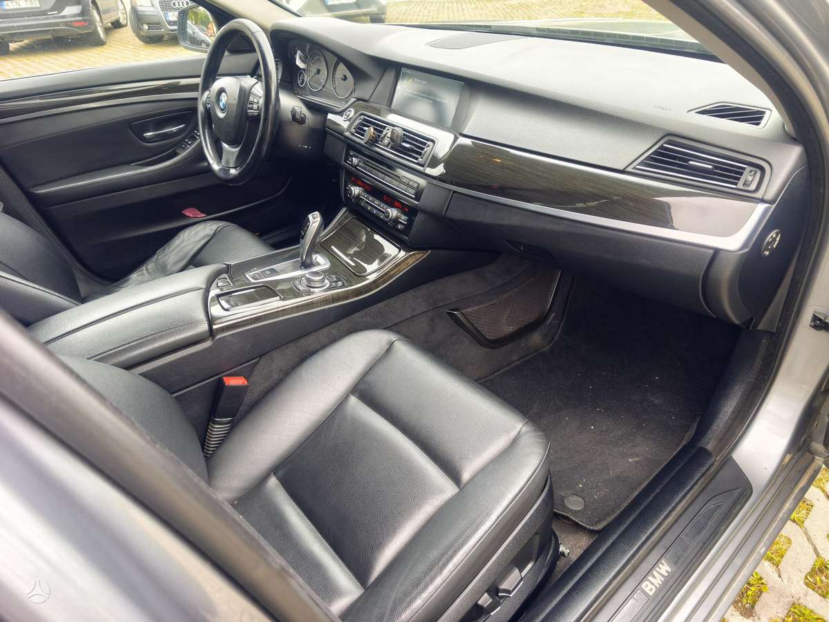 BMW 520 2010 — photo 15