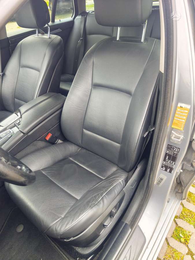 BMW 520 2010 — photo 16