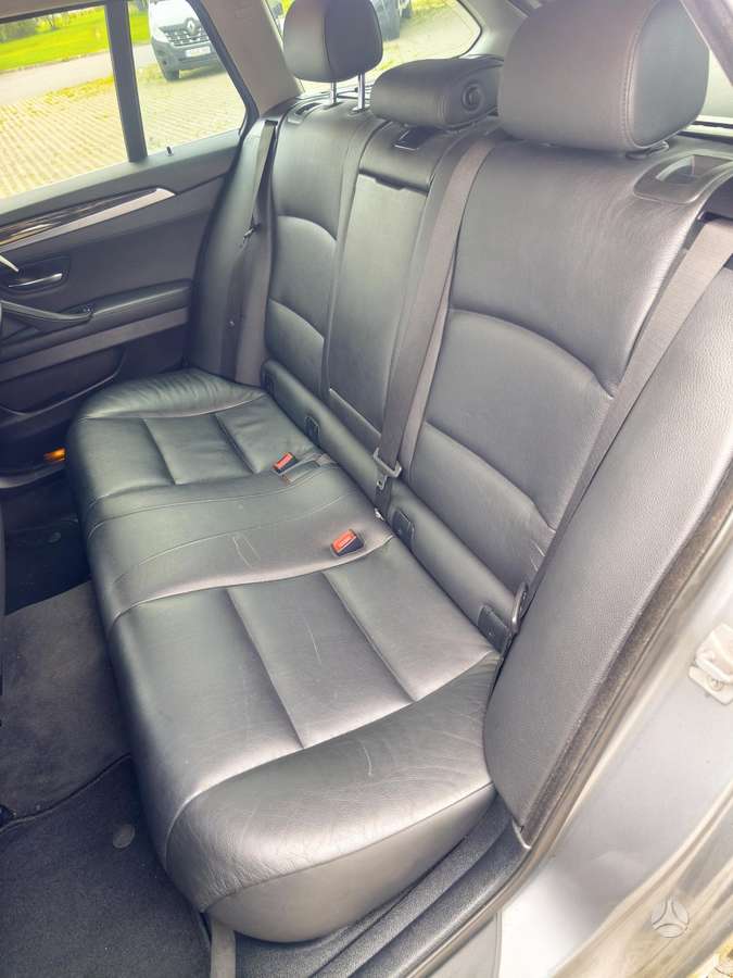 BMW 520 2010 — photo 17