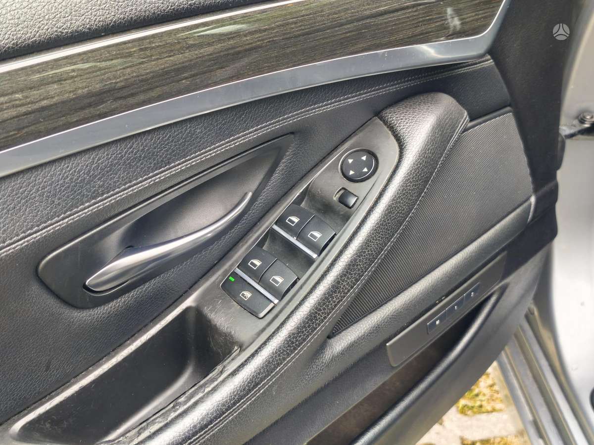 BMW 520 2010 — photo 20