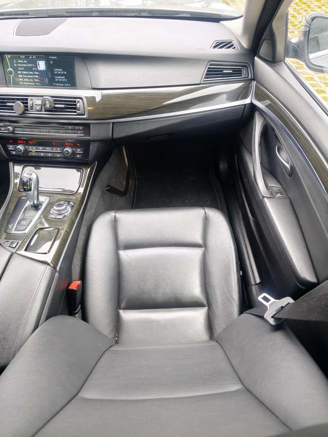 BMW 520 2010 — photo 22