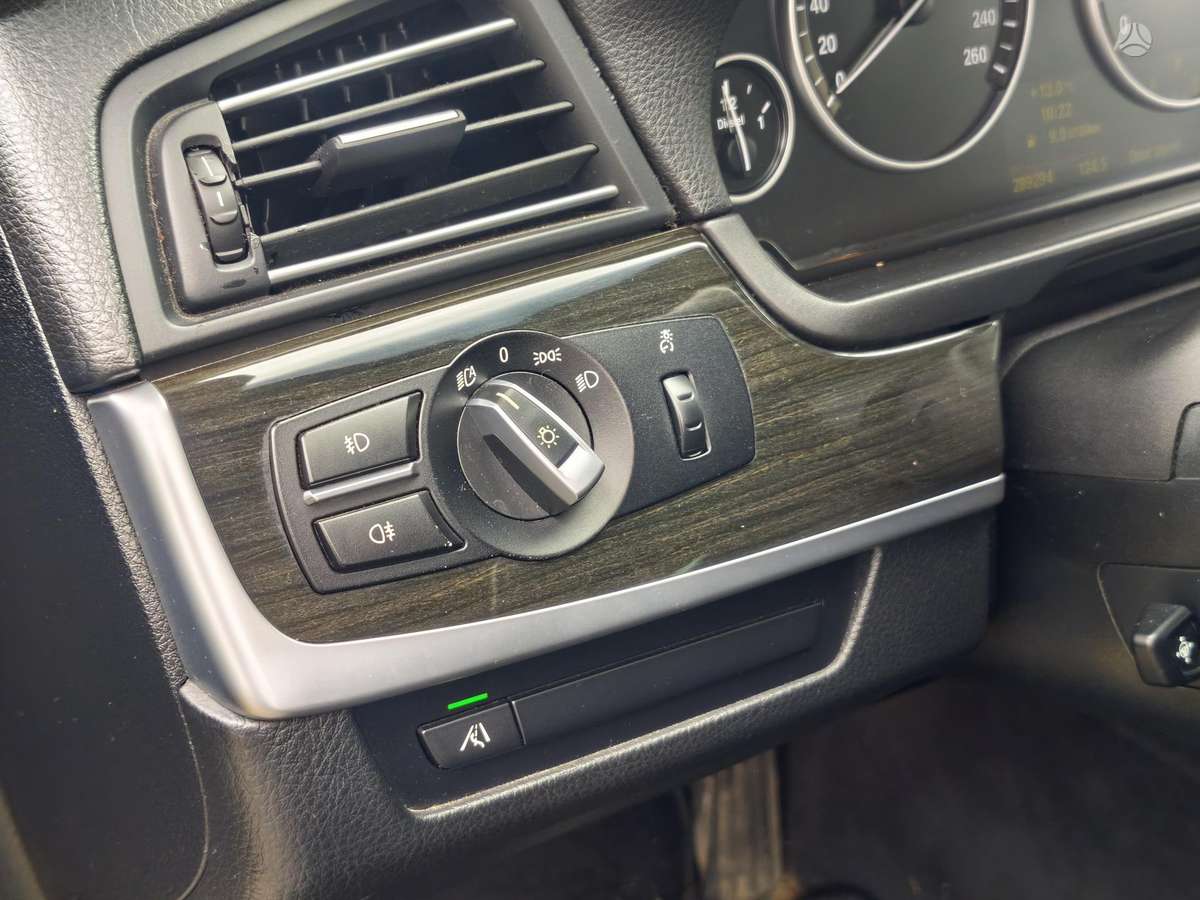 BMW 520 2010 — photo 23