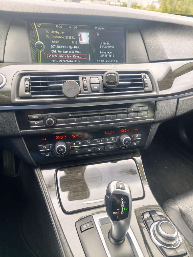 BMW 520 2010 — photo 26