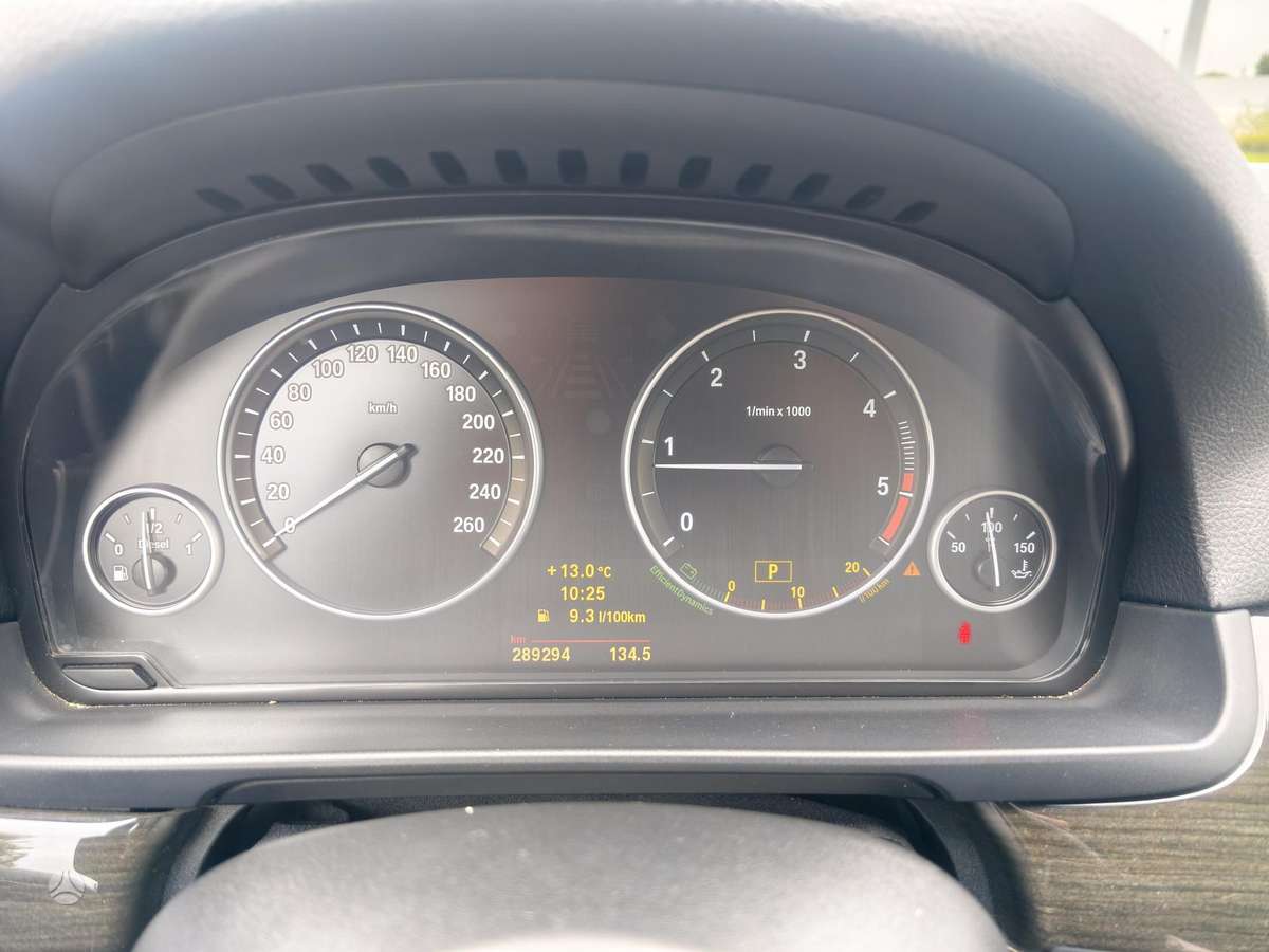 BMW 520 2010 — photo 29
