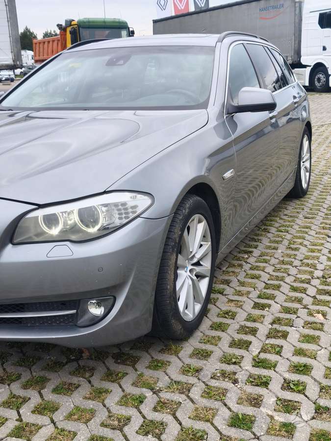BMW 520 2010 — photo 9