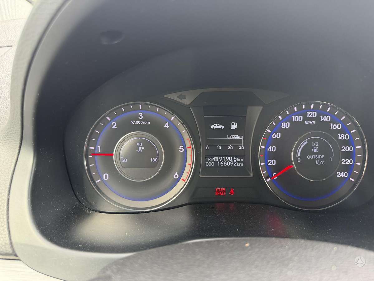 Hyundai i40 2012 — photo 12