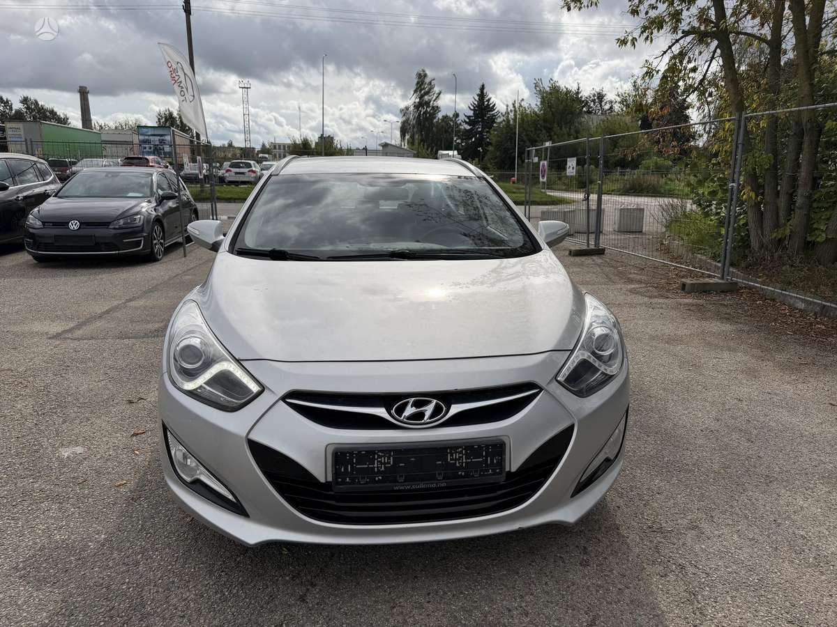 Hyundai i40 2012 — rear view