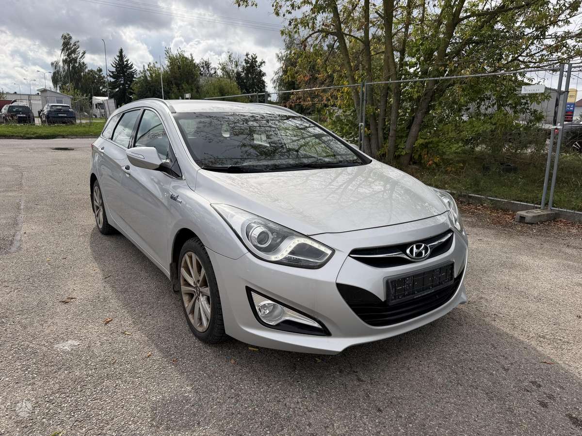 Hyundai i40 2012 — interior