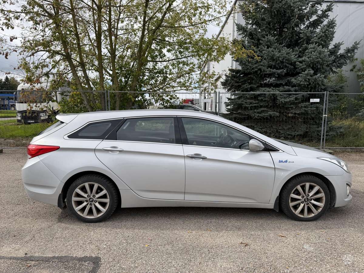 Hyundai i40 2012 — engine 1685 cm³, 116 HP (85kW)