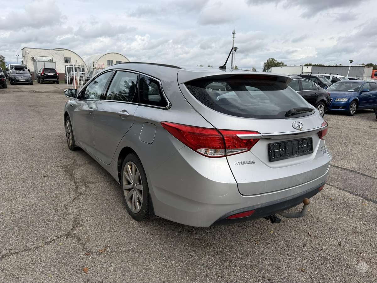 Hyundai i40 2012 — photo 8