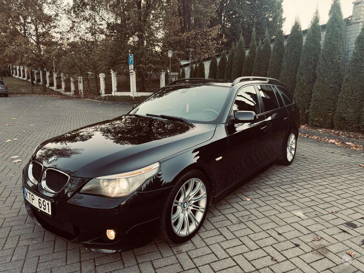 BMW 530 2006 — rear view