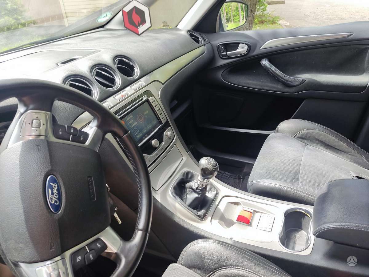 Ford C-MAX 2008 — photo 14