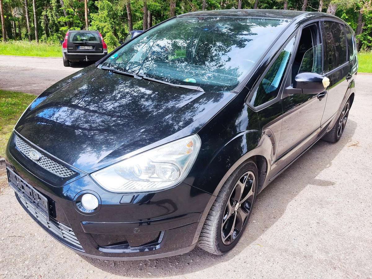 Ford C-MAX 2008 — rear view