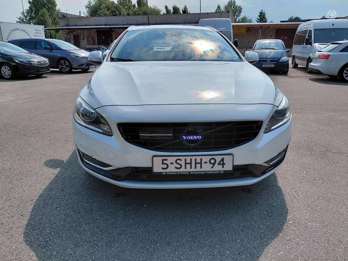 Volvo V60 2013 — салон