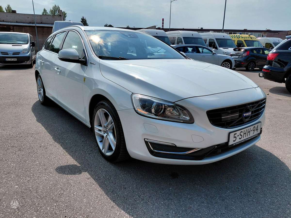 Volvo V60 2013 — двигун 2400 cm³, 280 HP (206kW)