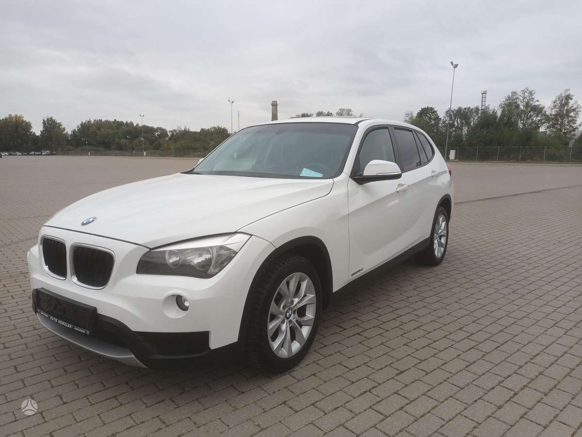 BMW X1 2012 — салон