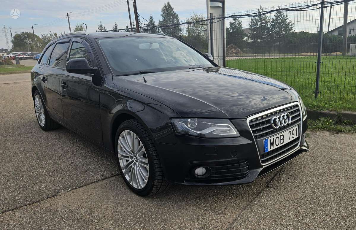 Audi A4 2009 — вигляд ззаду