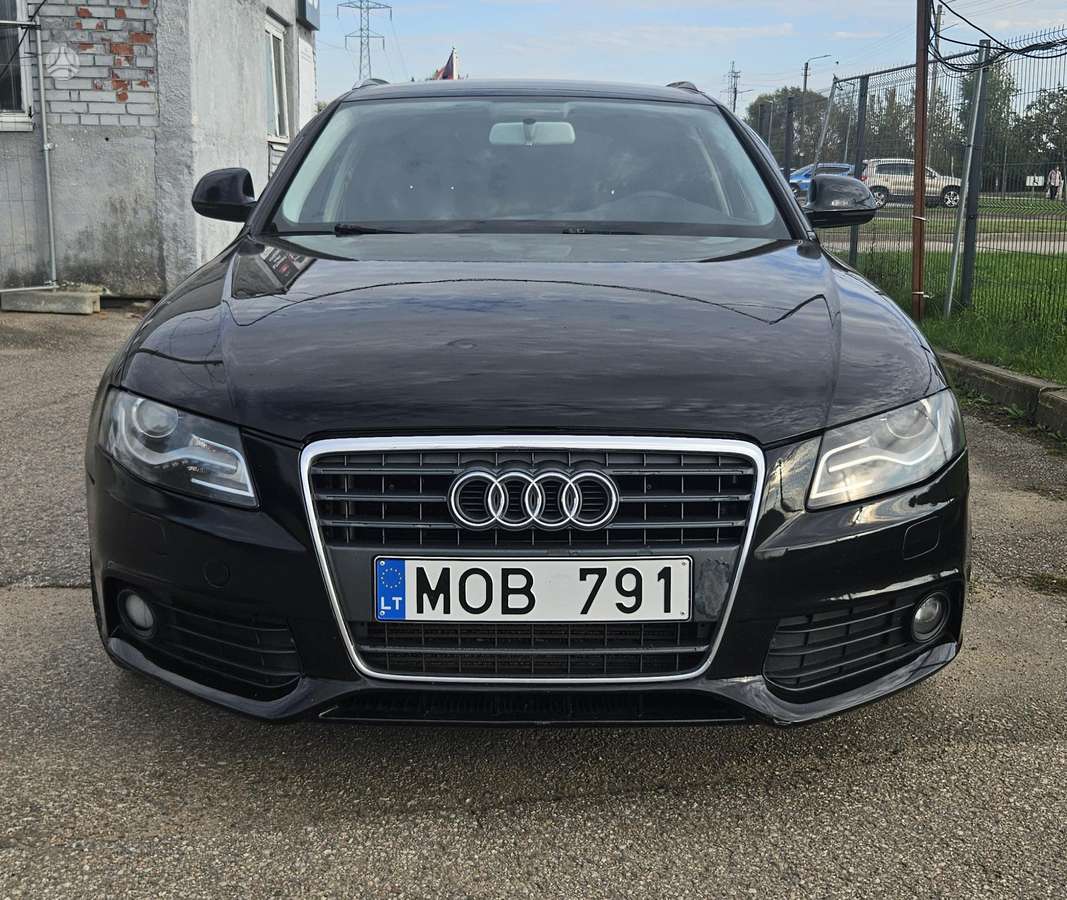 Audi A4 2009 — салон