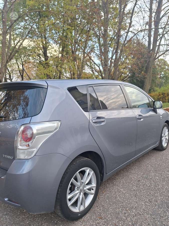 Toyota Verso 2010 — photo 11