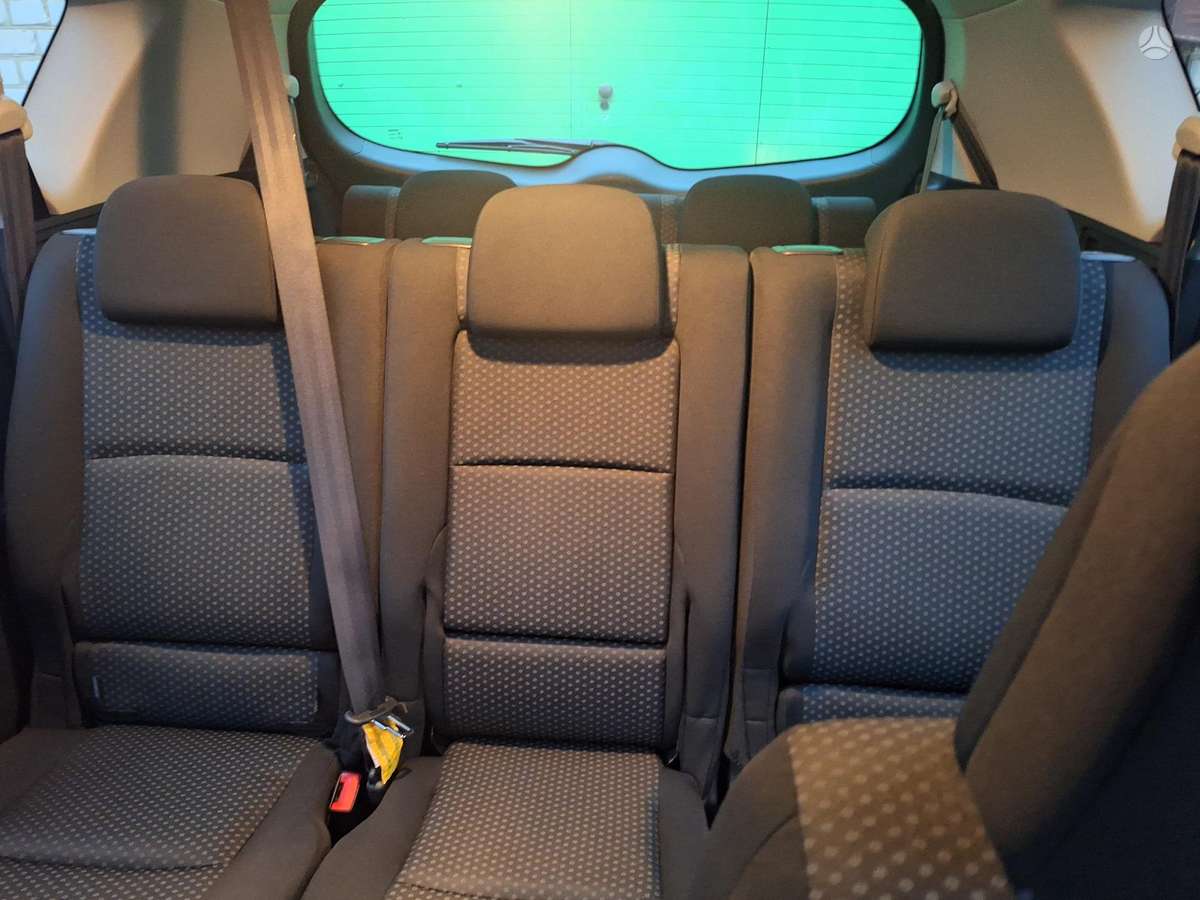 Toyota Verso 2010 — engine 2231 cm³, 150 HP (110kW)