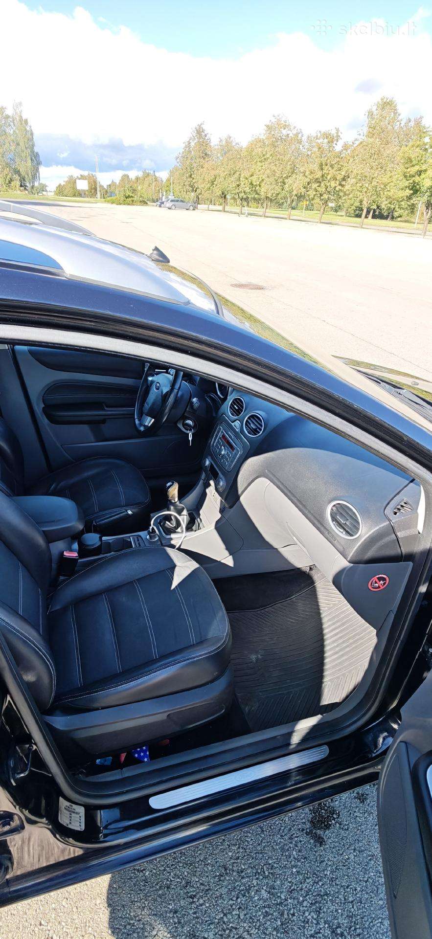 Ford Focus 2009 — photo 12