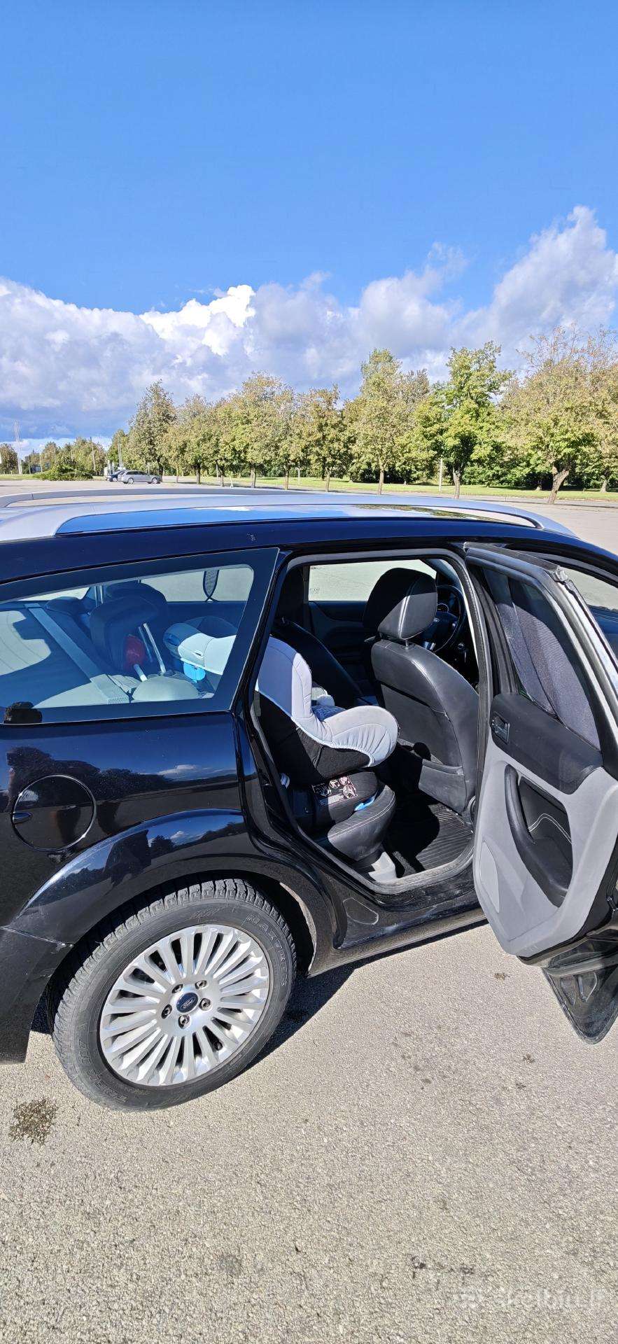 Ford Focus 2009 — photo 14