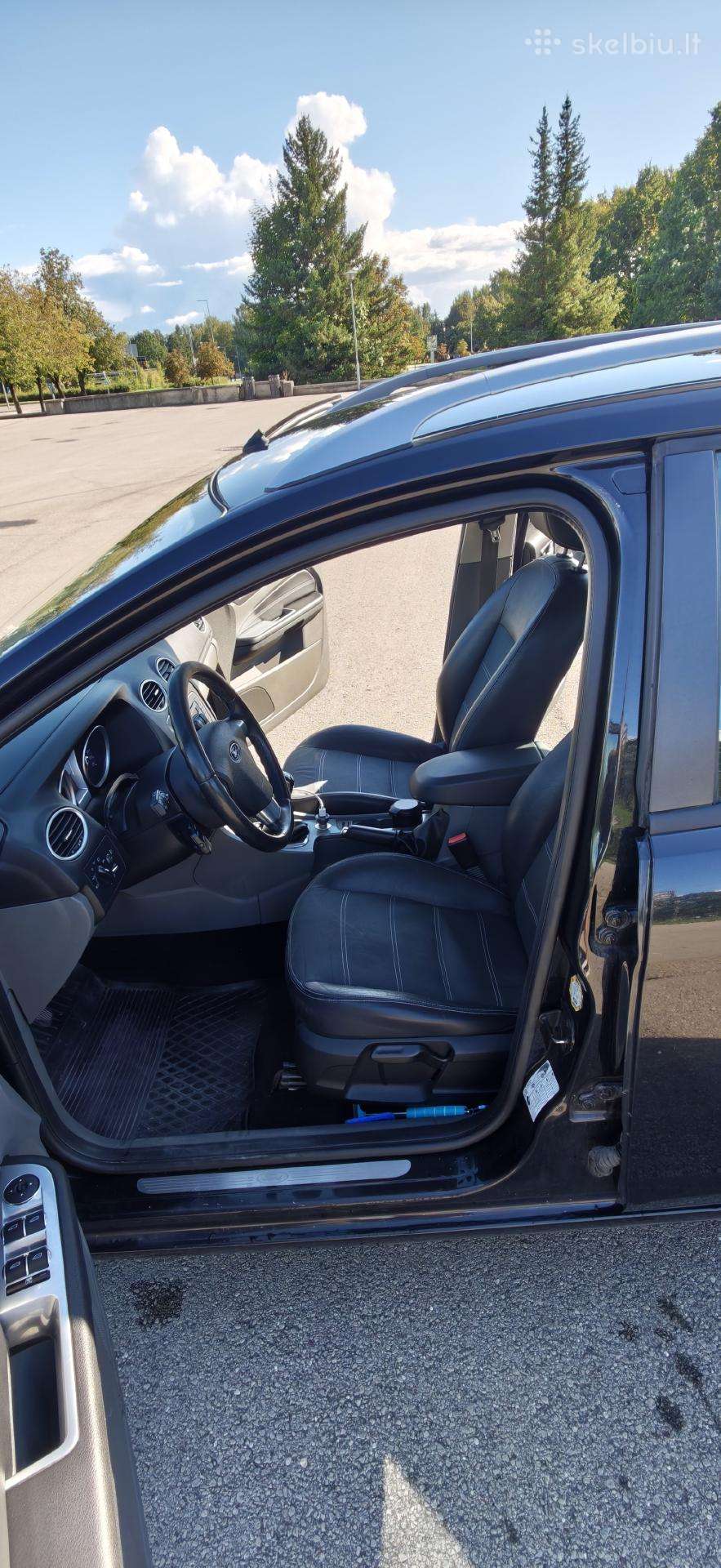 Ford Focus 2009 — photo 16