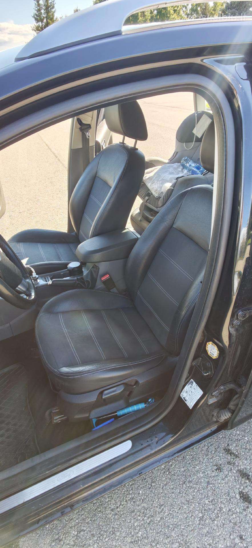 Ford Focus 2009 — photo 17