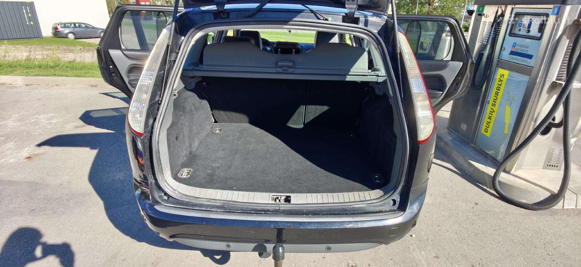 Ford Focus 2009 — photo 26